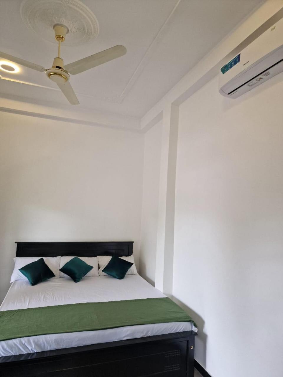 Javi Holiday Home Trincomalee Eksteriør billede